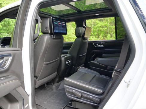 Used 2022 GMC Yukon SLT w/ SLT Premium Package image 26