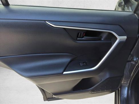 Certified 2021 Toyota RAV4 LE FWD image 11