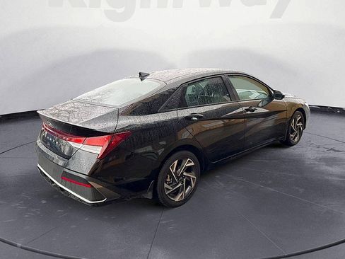 Used 2025 Hyundai Elantra Sport image 5