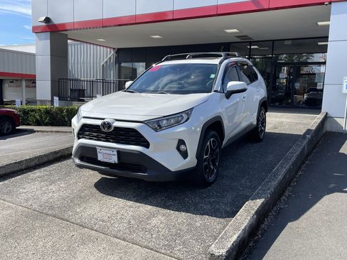 Certified 2021 Toyota RAV4 XLE Premium AWD/4WD image 3