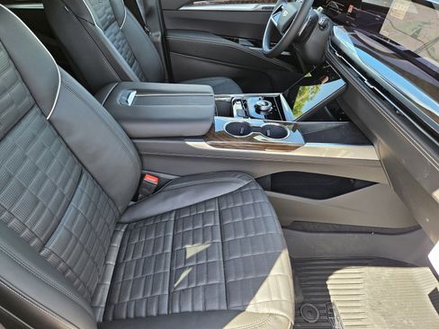New 2026 Cadillac Escalade Platinum Sport w/ LPO, ONYX Package AWD/4WD image 10
