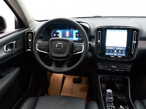 New 2026 Volvo XC40 B5 Plus w/ Climate Package AWD/4WD image 25