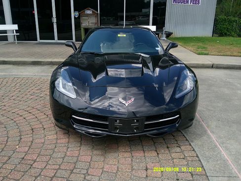 Used 2019 Chevrolet Corvette Stingray Coupe w/ Z51 1LT RWD image 6