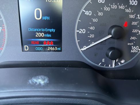 Used 2024 Toyota Corolla Cross LE image 2