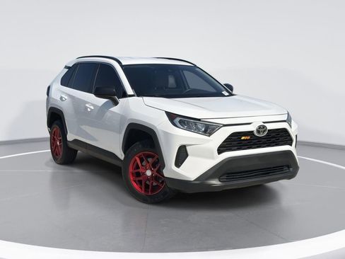 Used 2020 Toyota RAV4 LE image 1