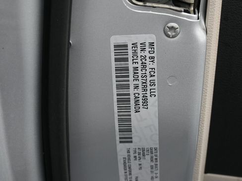 Used 2024 Chrysler Pacifica Select image 20