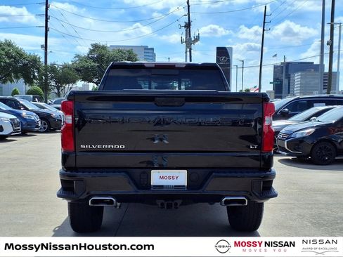 Used 2025 Chevrolet Silverado 1500 LT Trail Boss w/ Convenience Package II AWD/4WD image 6