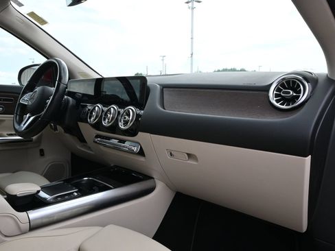 Used 2021 Mercedes-Benz GLA 250 w/ Premium Package image 23