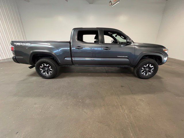 Used 2022 Toyota Tacoma TRD Off-Road w/ Technology Package AWD/4WD image 2
