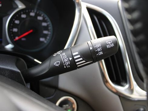 Used 2021 Chevrolet Equinox LT w/ Driver Convenience Package image 21