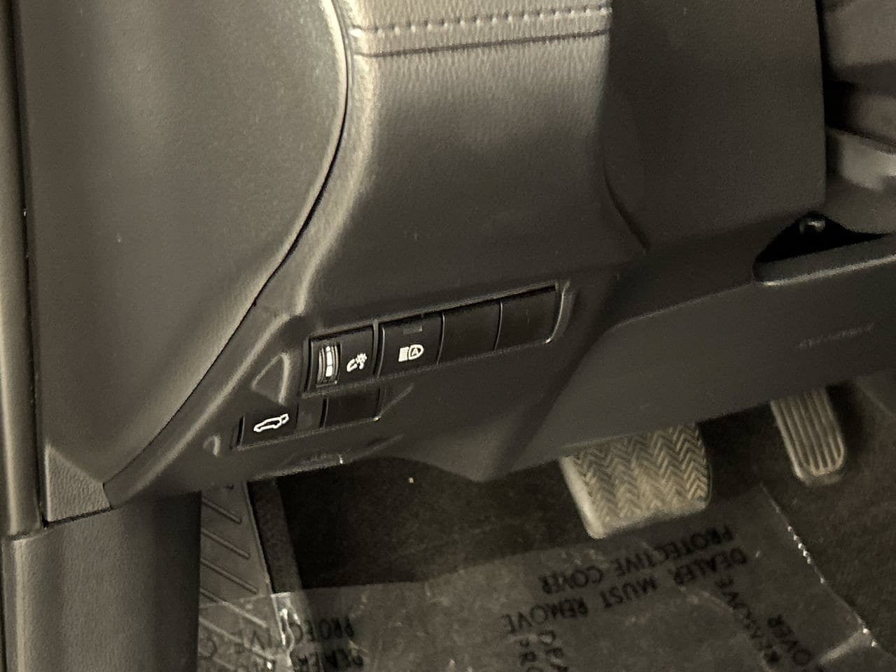 Used 2025 Toyota Corolla Cross XLE w/ Convenience Package FWD image 14