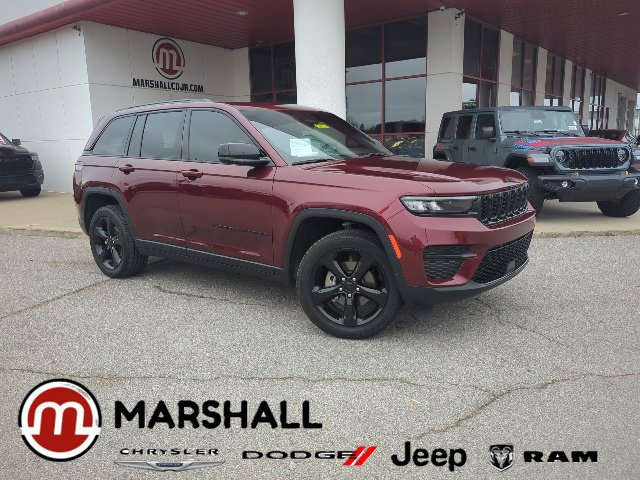 Used 2025 Jeep Grand Cherokee Altitude AWD/4WD image 1