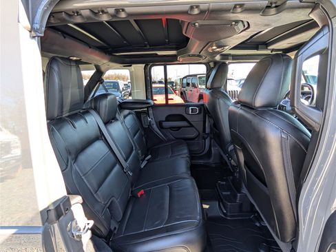 Used 2020 Jeep Wrangler Unlimited Sahara image 12