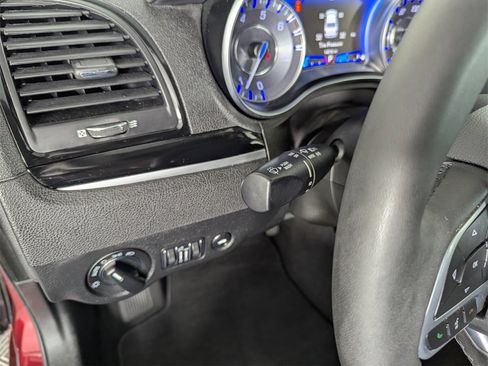 Used 2023 Chrysler 300 Touring image 21