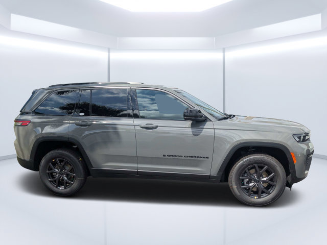 New 2027 Jeep Grand Cherokee Altitude AWD/4WD image 2