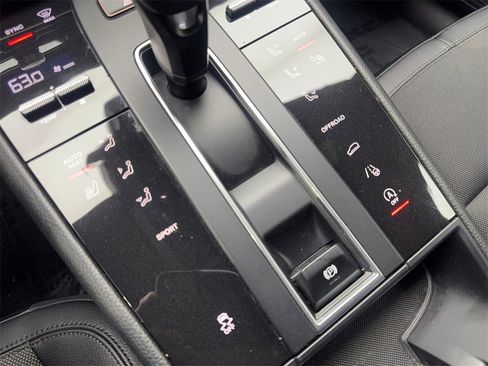 Used 2022 Porsche Macan image 65