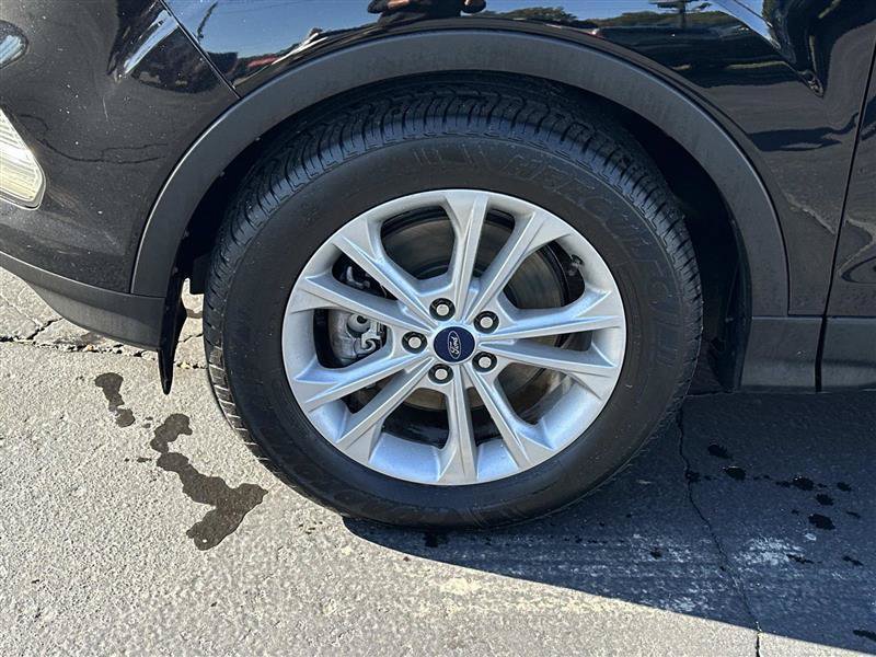 Used 2017 Ford Escape SE w/ Equipment Group 201A AWD/4WD image 6