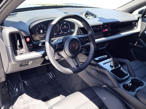 Certified 2025 Porsche Cayenne E-Hybrid AWD/4WD image 4