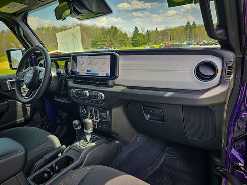 Certified 2026 Jeep Wrangler Sport AWD/4WD image 33