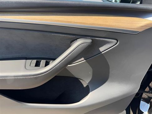 Used 2023 Tesla Model Y Long Range AWD/4WD image 21
