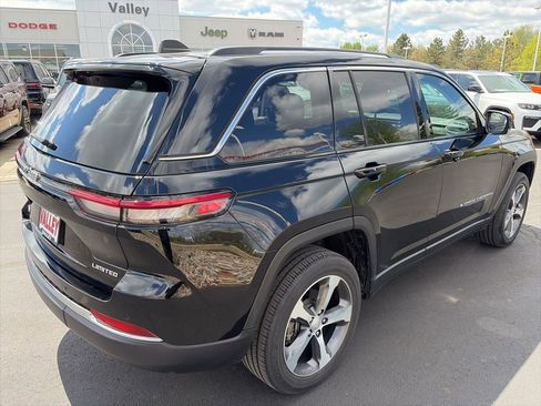 Used 2023 Jeep Grand Cherokee Limited AWD/4WD image 9
