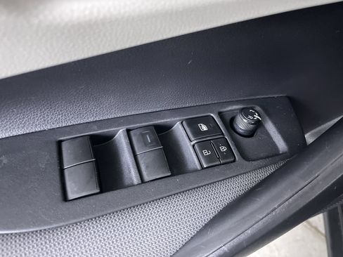 Used 2020 Toyota Corolla LE image 11