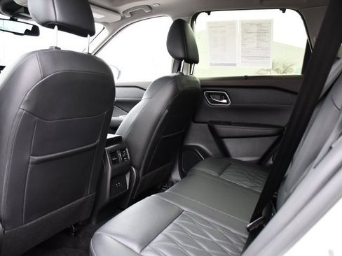 Used 2023 Nissan Rogue Platinum image 17