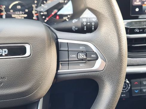 Used 2025 Jeep Compass Sport w/ Mopar Graphics Package AWD/4WD image 29