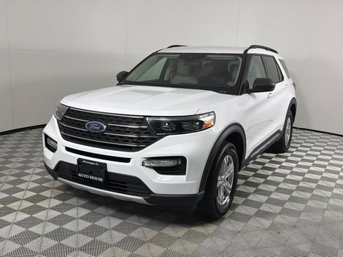 Used 2022 Ford Explorer XLT w/ Equipment Group 202A AWD/4WD image 8