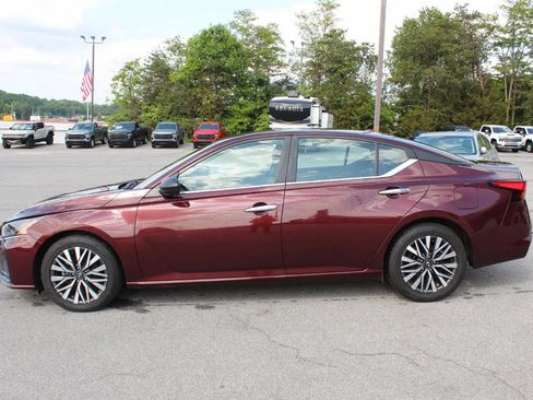 Used 2024 Nissan Altima 2.5 SV FWD image 4