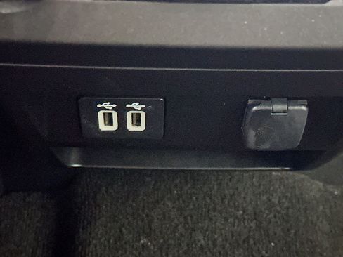 Used 2020 Ford F150 XLT image 25