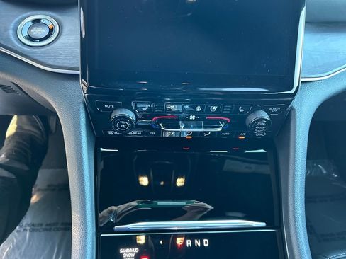 New 2025 Jeep Grand Cherokee L Limited w/ Luxury Tech Group II image 18