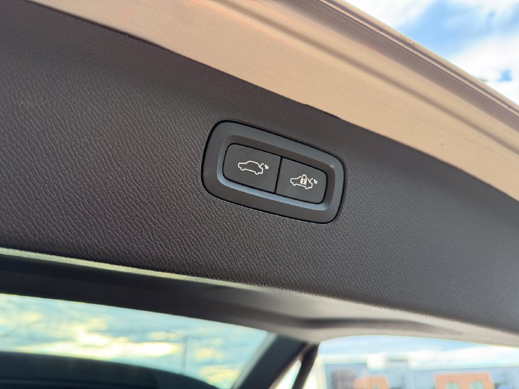 Certified 2025 Volvo XC90 T8 Plus w/ Protection Package Premier AWD/4WD image 31