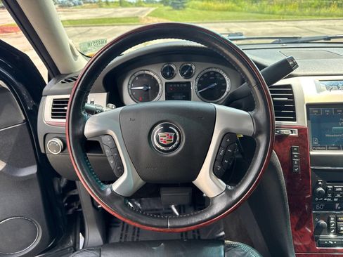 Used 2011 Cadillac Escalade EXT Premium AWD/4WD image 19