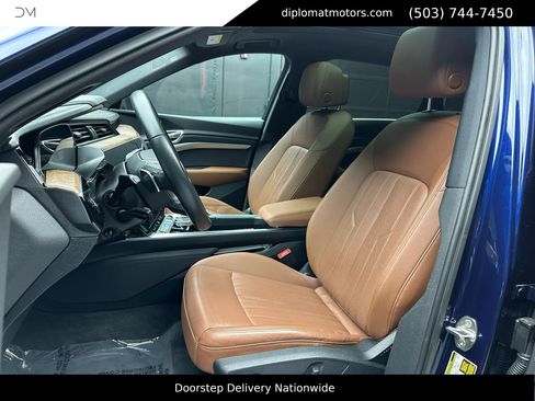 Used 2022 Audi e-tron Premium Plus w/ Premium Plus Package image 18