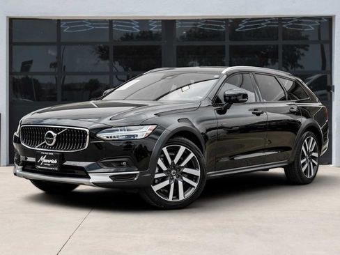 Used 2025 Volvo V90 B6 Cross Country Plus w/ Protection Package Premier AWD/4WD image 1