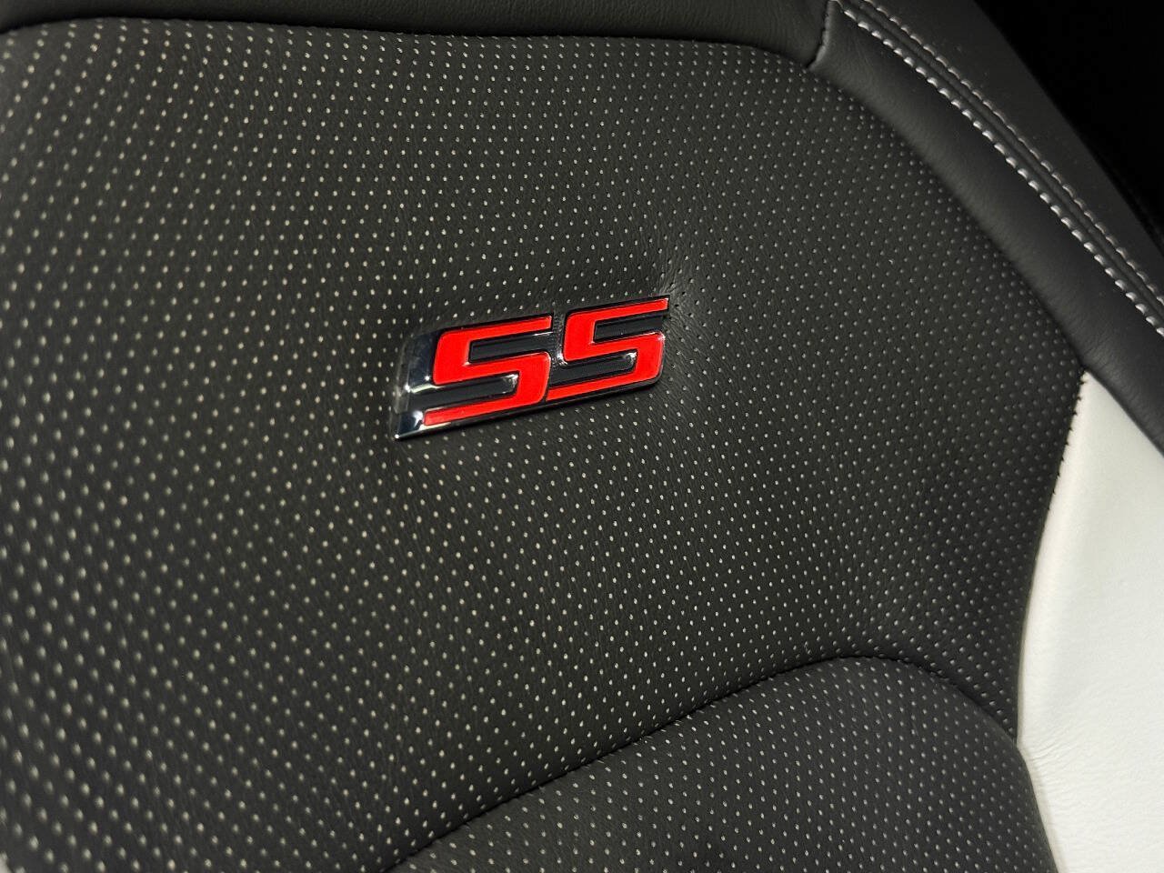 Used 2022 Chevrolet Camaro SS RWD image 28