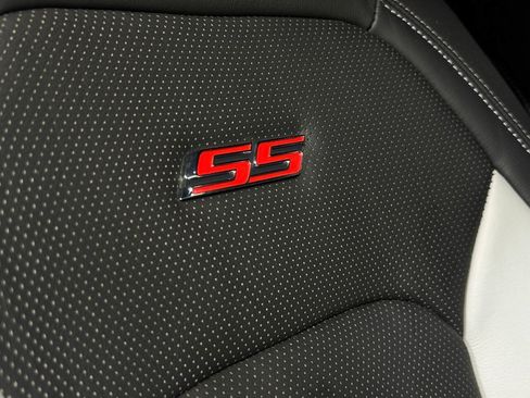 Used 2022 Chevrolet Camaro SS RWD image 28