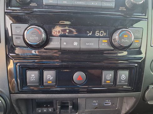Used 2023 Nissan Titan PRO-4X w/ Pro-4x Convenience Package AWD/4WD image 14