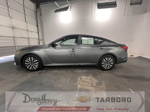 Used 2025 Nissan Altima 2.5 SV FWD image 6