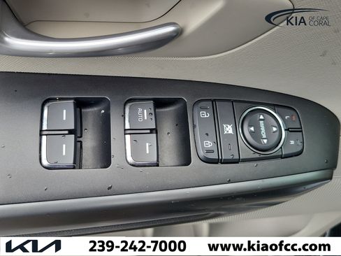 Used 2021 Kia Sedona EX FWD image 24