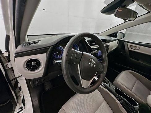Used 2017 Toyota Corolla LE image 9