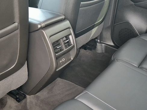 Used 2025 Cadillac XT4 Premium Luxury image 18