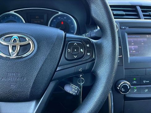 Used 2017 Toyota Camry LE FWD image 11