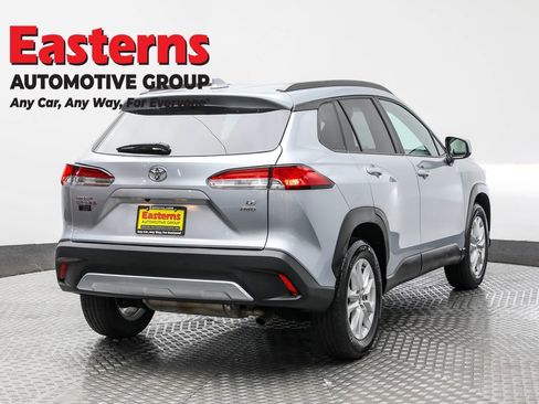 Used 2023 Toyota Corolla Cross LE image 5