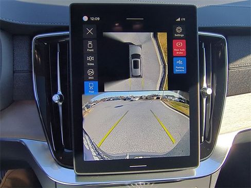 New 2026 Volvo XC90 B6 Plus w/ Protection Package Premier image 12