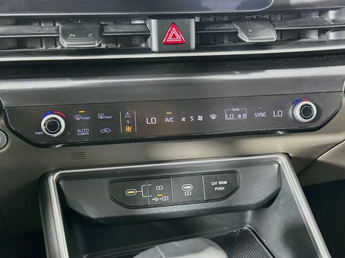 Used 2025 Kia Carnival FWD image 24