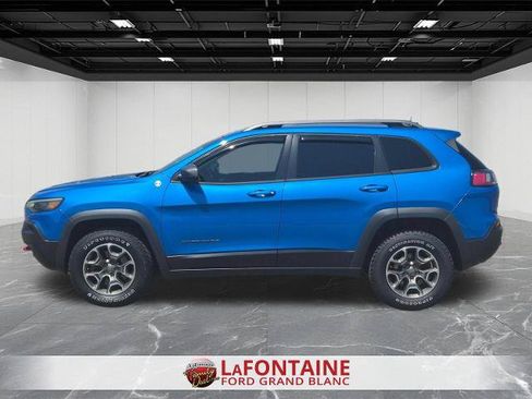 Used 2020 Jeep Cherokee Trailhawk AWD/4WD image 2