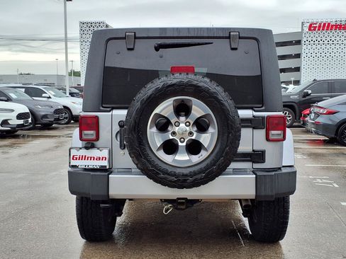 Used 2016 Jeep Wrangler Unlimited Sahara w/ Connectivity Group AWD/4WD image 21