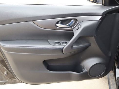 Used 2016 Nissan Rogue S FWD image 18